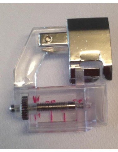 Il Piedino Bordatore regolabile permette di applicare nastri e sbiego con la Macchina per Cucire