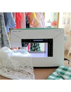 Sewing and Embroidery Machine Husqvarna Viking Designer Jade 35 2