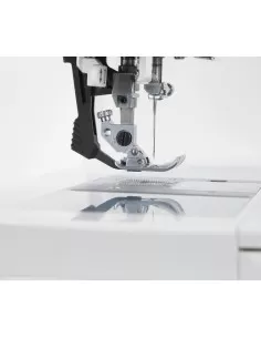 Macchina da Cucire Singer Featherweight C240 con trasporto del tessuto dal basso e dall'alto 2