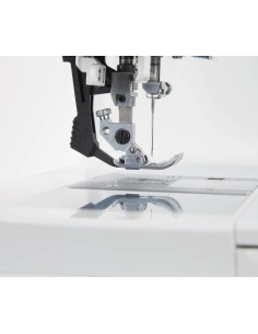 Macchina da Cucire Singer Featherweight C240 con trasporto del tessuto dal basso e dall'alto 2