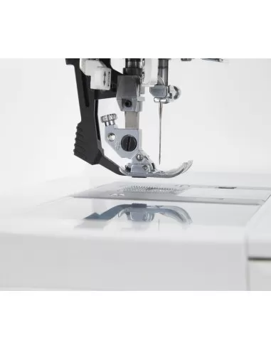 Singer Featherweight C240 Sewing Machine with Even Feed system