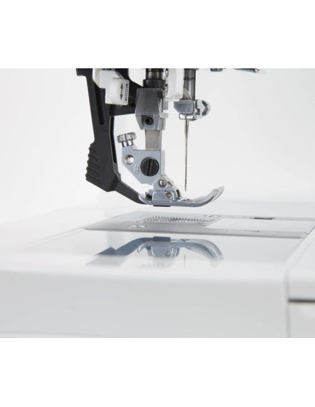 Singer Featherweight C240 Sewing Machine with Even Feed system