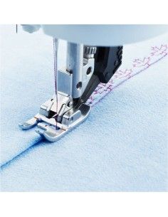 Pfaff's special bi-level sewing machine foot makes it easy to sew on the edges 2