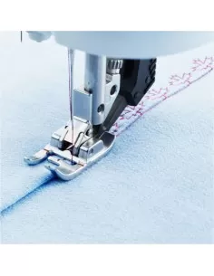 Pfaff's special bi-level sewing machine foot makes it easy to sew on the edges 2
