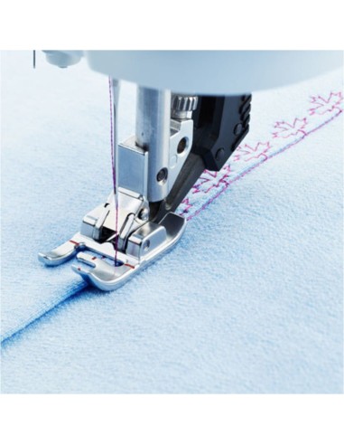 El pie compensador de la máquina de coser Pfaff es ideal para costuras de precisión