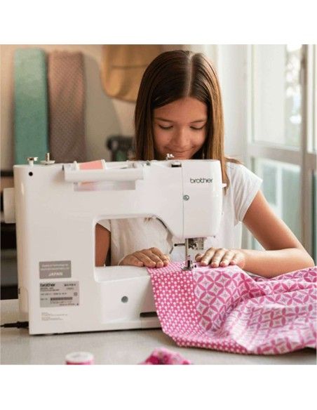 Anche la principiante riesce a cucire con la Innovis A50