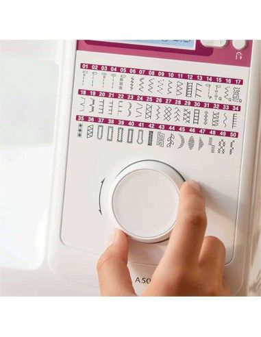 Con il sistema Jog-Dial è semplice cambiare programma di cucito sulla Macchina Innovis A50