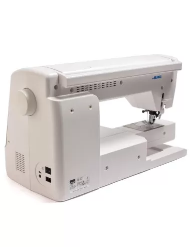 The integrated handle for the entire length of the Juki NX7 machine is comfortable even with 2 hands