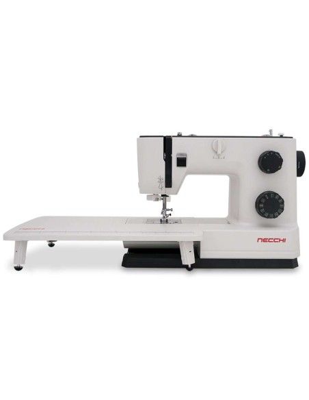 La mesa extensible de base ideal para acolchar se incluye con la máquina de coser Necchi Q132A
