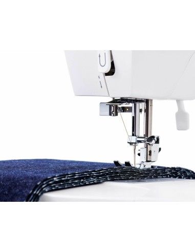 Nessun problema con tessuti molto spessi per la Singer Elite ME457