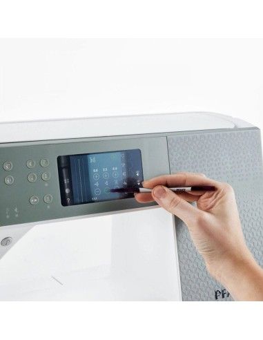 L'ampio touch-screen della Pfaff Expression 720 Special Edition