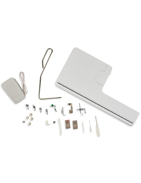 L'ampia dotazione di accessori della Brother PQ1600S include ginocchiera e tavolo allungabase