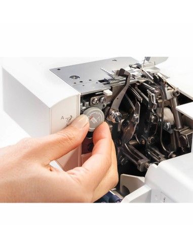 Coltello removibile e regolazione larghezza taglio per risultati sempre perfetti con Pfaff Admire Air 6000