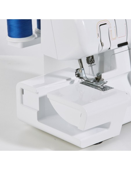 The 1034DX overlocker's free arm makes finishing tubular parts easy.