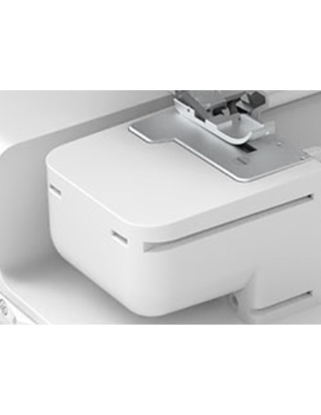 Le bras libre du Necchi C12 vous permet de terminer confortablement même les pièces tubulaires les plus difficiles