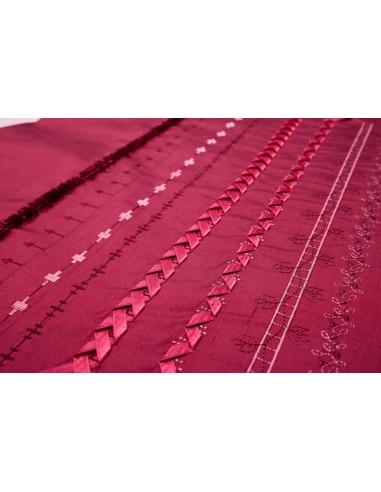 Ribbon, stacking, floating, radiant and lace edge stitches are easily achieved with the Quilt Expression 725