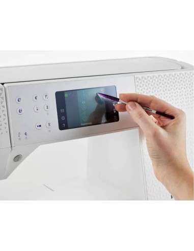 L'écran tactile du Pfaff Expression 710 SE vous permet de visualiser et de modifier les points en taille réelle.