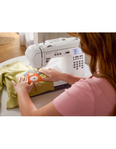 150 programs, 2 alphabets, thread trimmer, needle threader and many smart functions for the Husqvarna Onyx 30 sewing machine