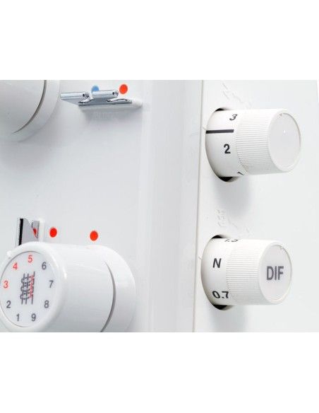 The controls for adjusting the differential and stitch length are at your fingertips on the Juki MO 654