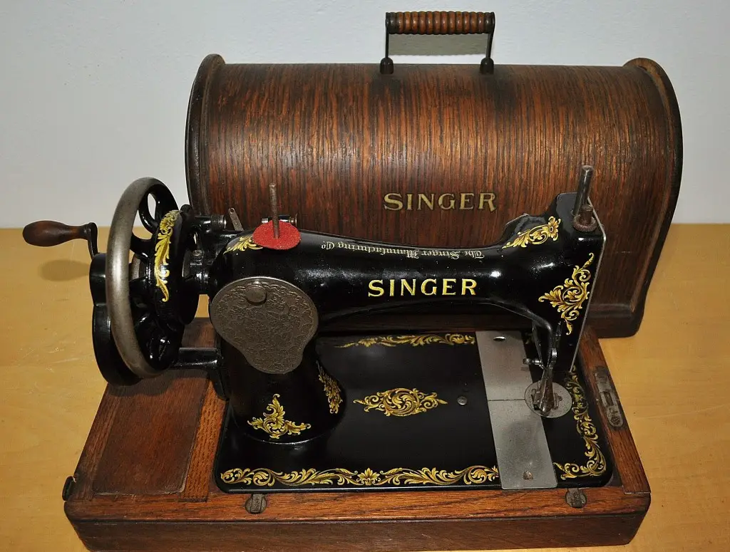 Macchina da cucire d'epoca Singer 1912 funzionante