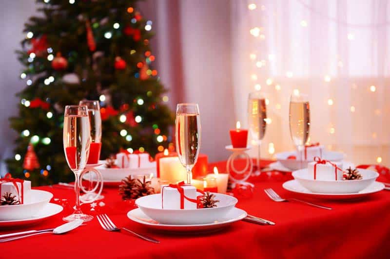 Cómo coser un mantel de Navidad